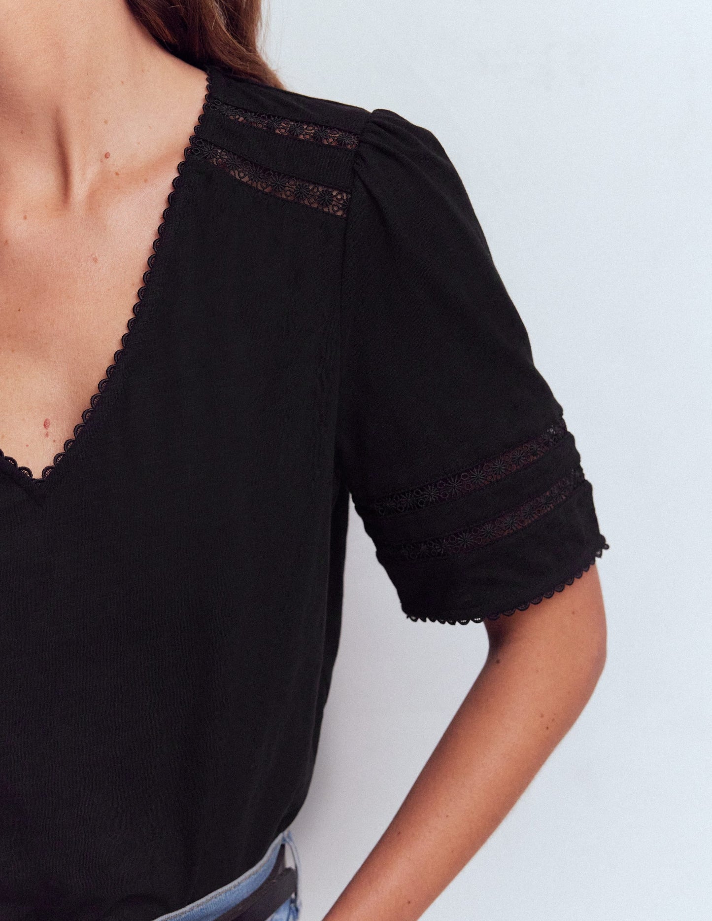 Poppy Trim V Neck T-Shirt-Black